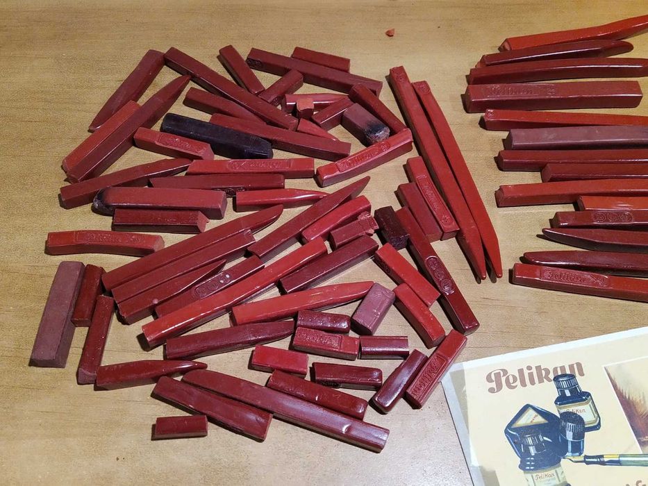 Голям лот червен восък за печат PELIKAN, 1940-те год.