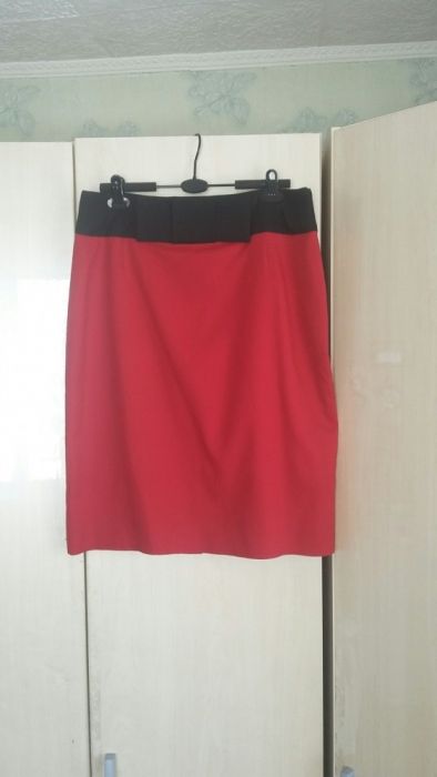 Продам юбку красного цвета
