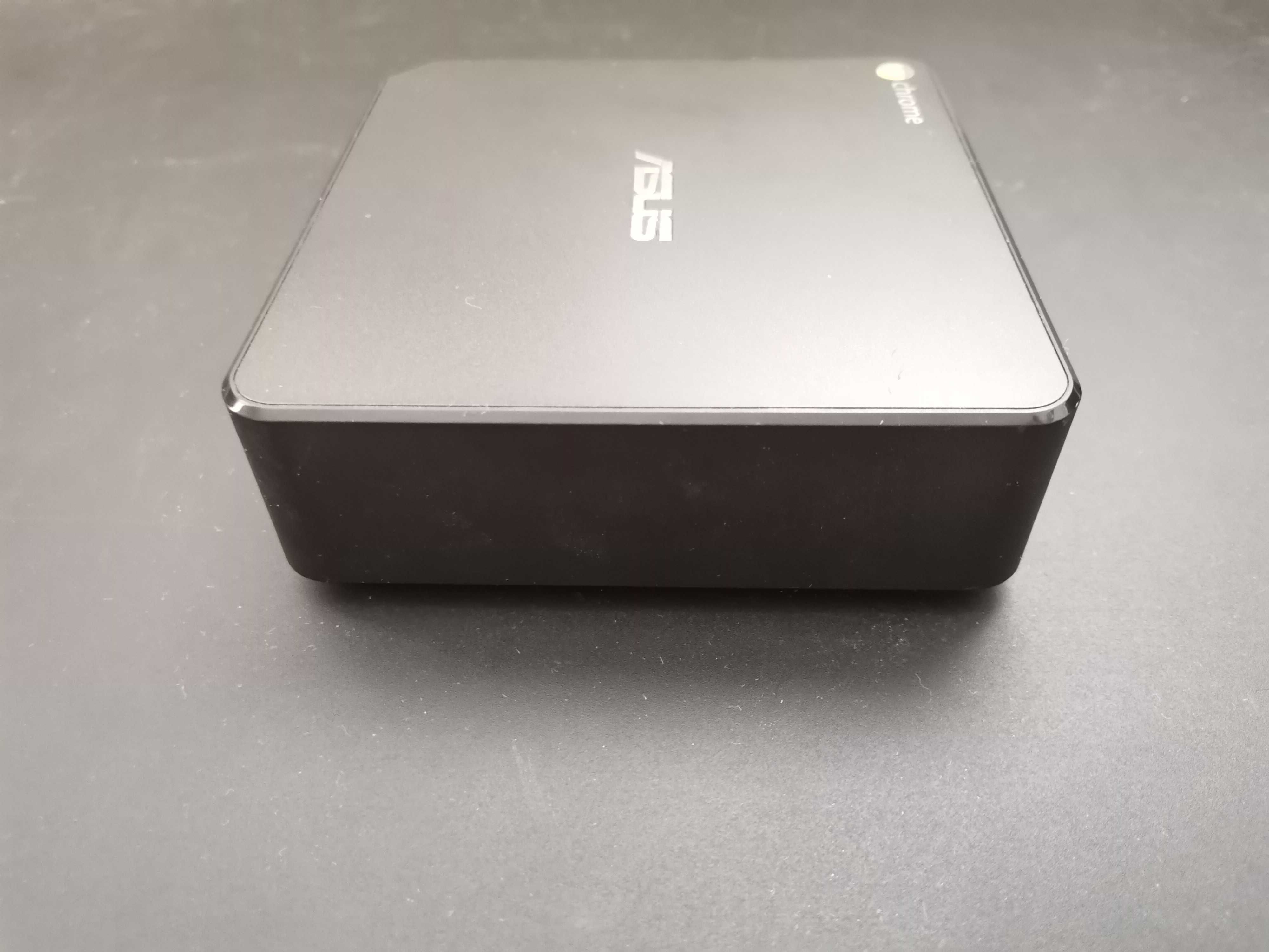 Мини компютър ASUS Chromebox CN62 с безжична мишка и клавиатура