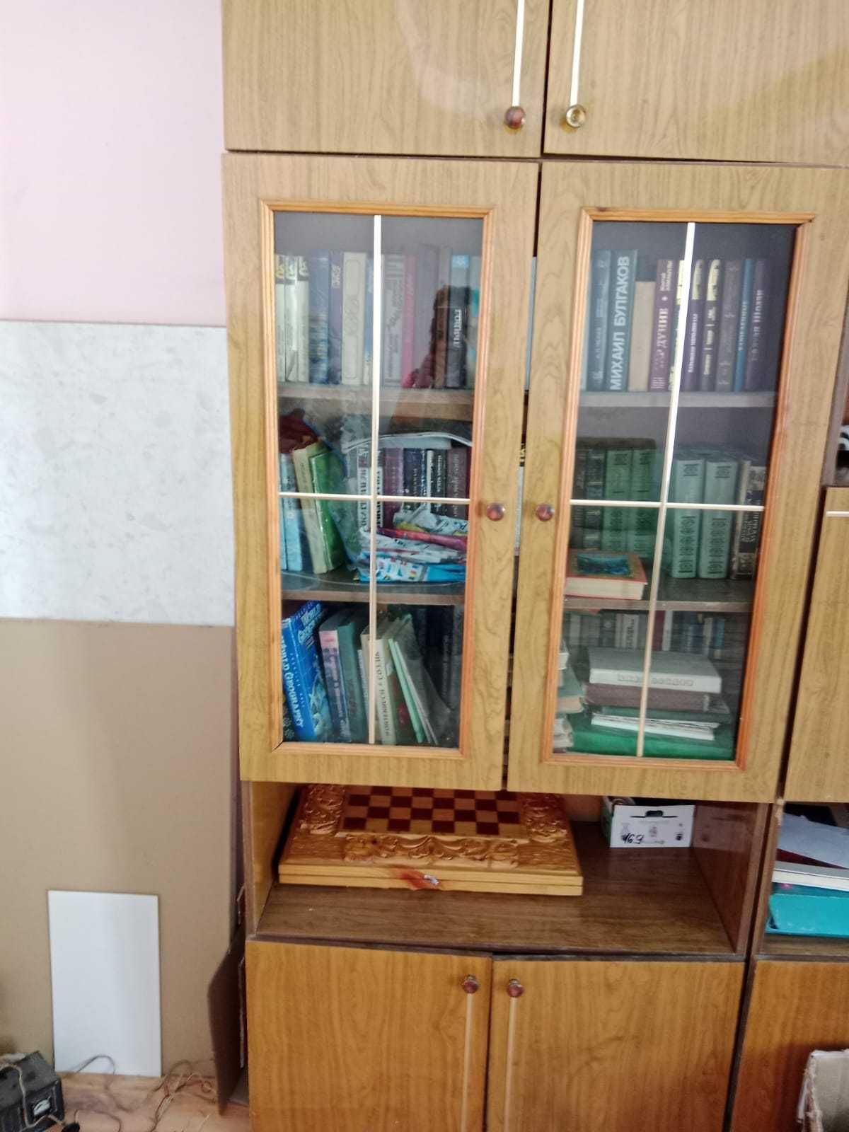Шкаф для одежды, посуды, книг, (есть 2шт)с антрисолью, выс 2,2 шир 0,8