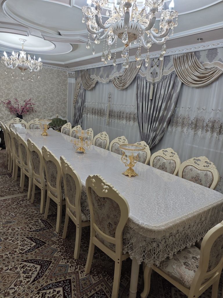 Стол со стульями