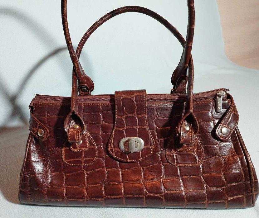 Geanta piele naturala maro VINDEM SI FACEM BUCURII citește descrierea