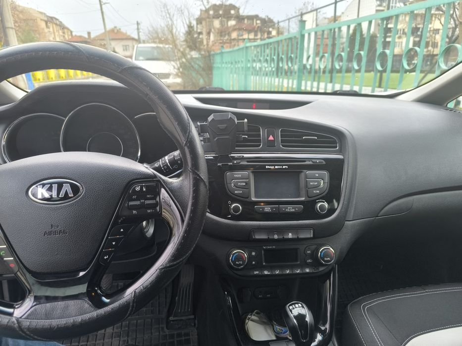 Продавам Kia ceed sw 1.6crdi