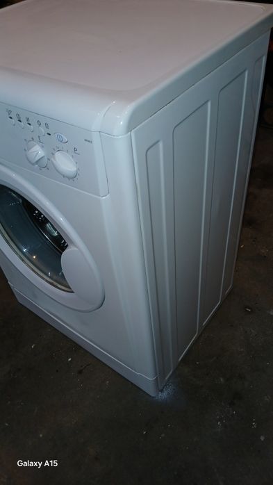 Продавам пералня INDESIT 5kg/1000обр.WIN82Като Нова 169лв