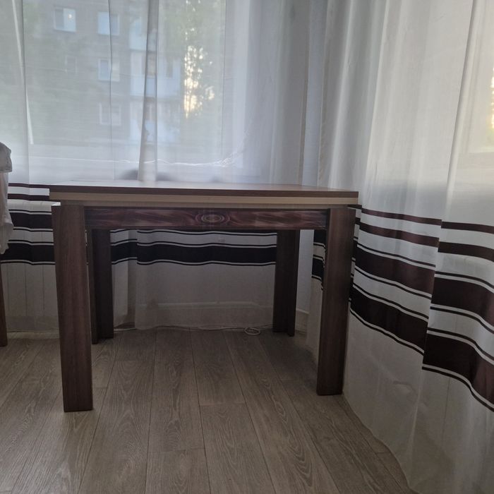 Продам стол в гостиную