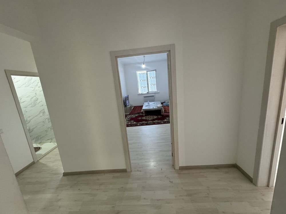 Srochno srochno 2 xonali 65 kvadratli kvartira sotiladi