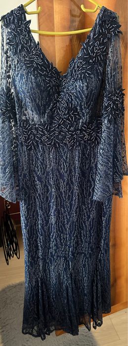 Vand rochie pentru soacra mica sau mare ,chiar pentru orice ocazie .,.