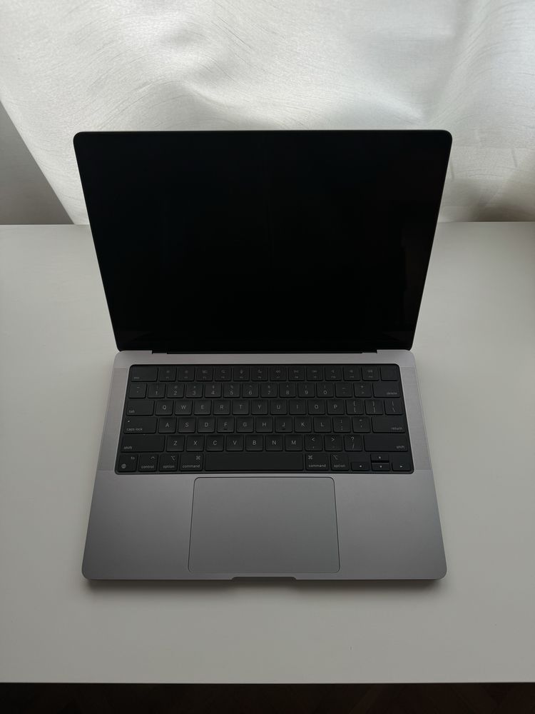 14-inch MacBook Pro Apple M2 Pro Chip with 12-Core CPU and 19-Core GPU
