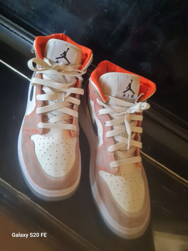 Продавам оригинални маратонки NIKE JORAN