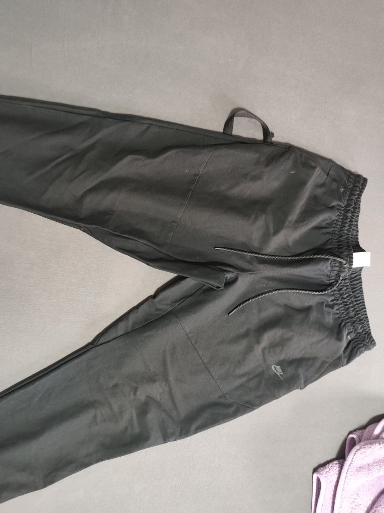 Долнища Nike Tech Fleece и Nike Tech Pack