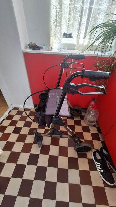 Rolator din aluminiu 5kg pentru persoane în varsta rezista 120kg