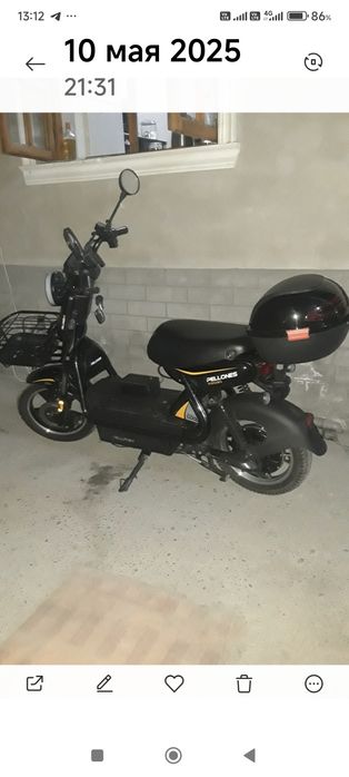 Elektron skuter zaryad qilib yuriladi