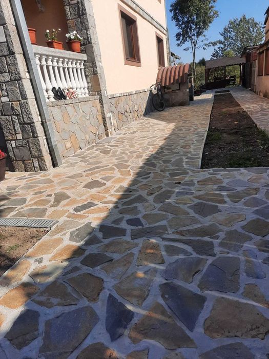Piatra decorativă rezistentă pentru alei și ziduri rustice