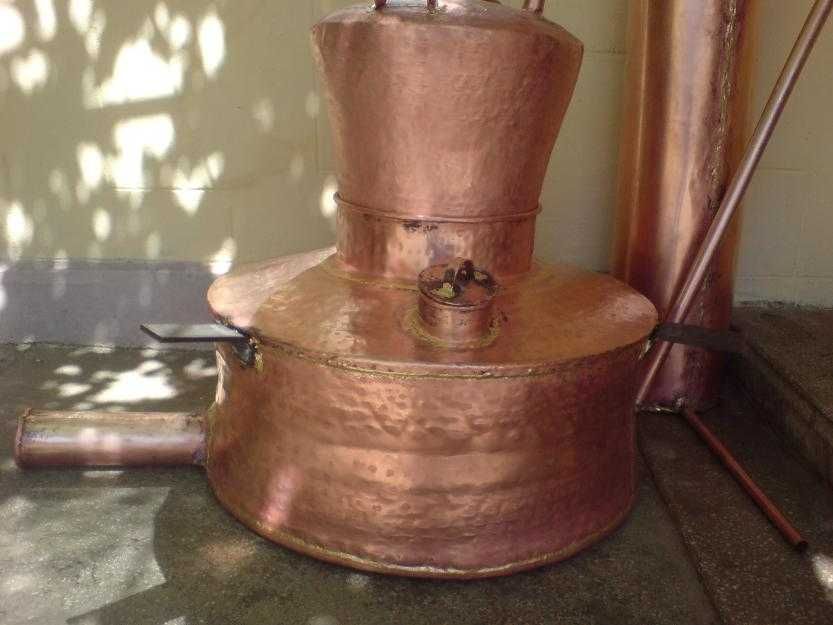 Vand Cazan de tuica din cupru (arama) de diferite modele si dimensiuni