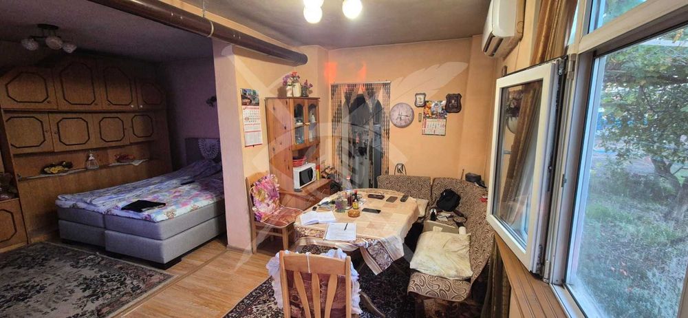 Едноетажна къша в село Миролобово