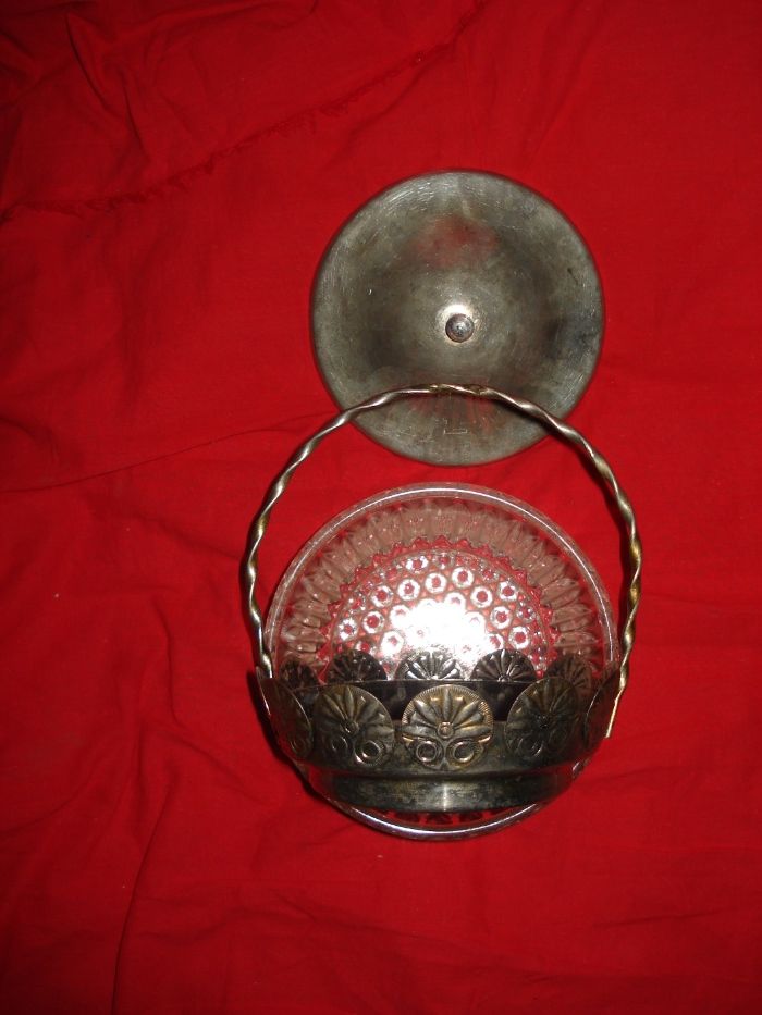 Хрустальная ваза с мельхиоровой ободом и крышкой