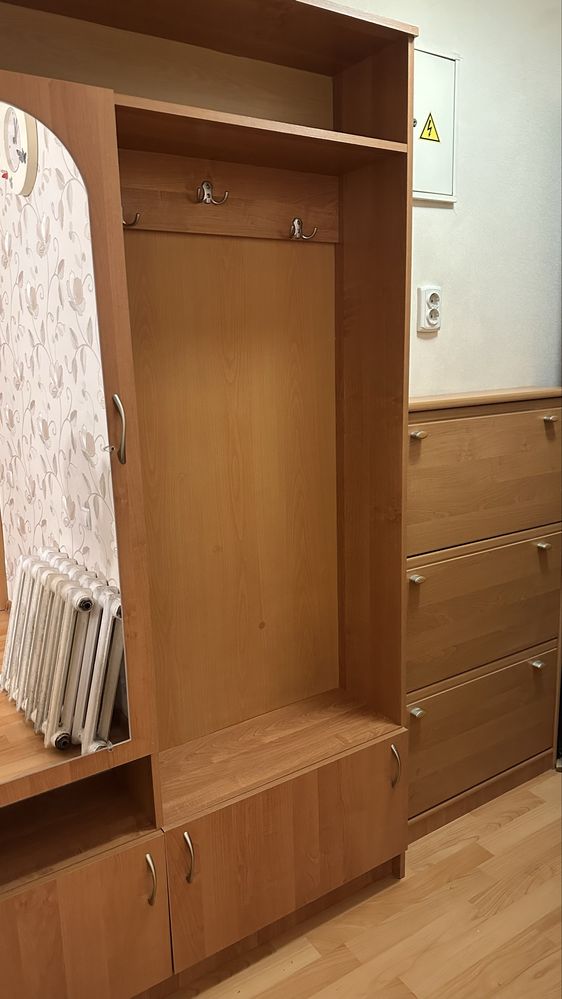 Шкаф в прихожую и обувная полка