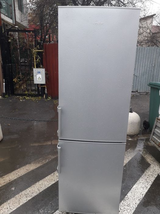 Frigider 2 usi functional asigur transport