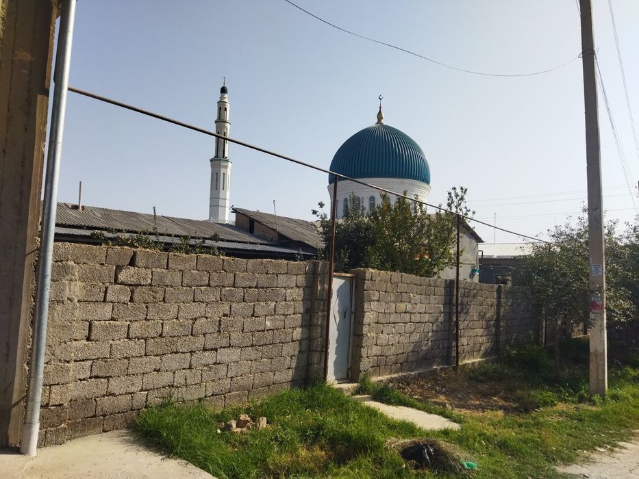 Yer sotiladi Nazarbek Tarnovda 2.2 sotix fasad  10*22 metr