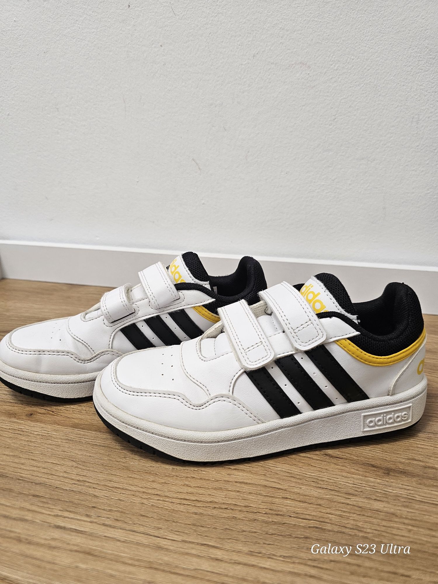 Обувки/маратонки Adidas