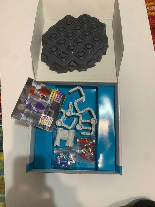 SmartGames – Walls & Warriors – joc puzzle logic, complet