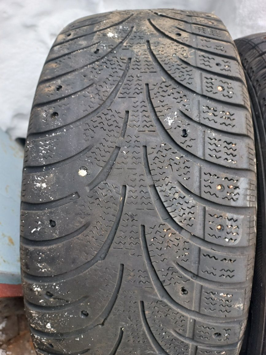 Продам резину зимнюю 235/55R17