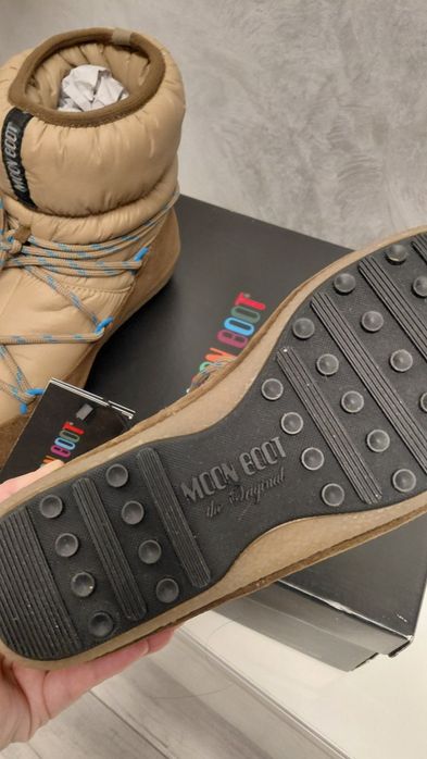Ghete/ cizme Moon Boot Low Suede Nylon marimea 38.

Ghetele sunt noi,