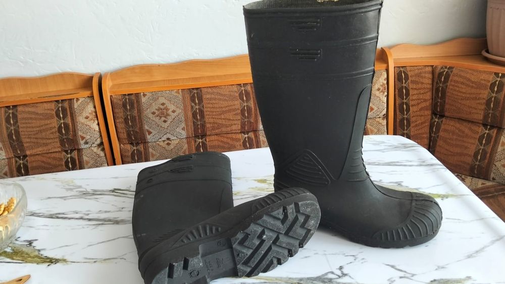 Резиновая сопоги новый размер 40