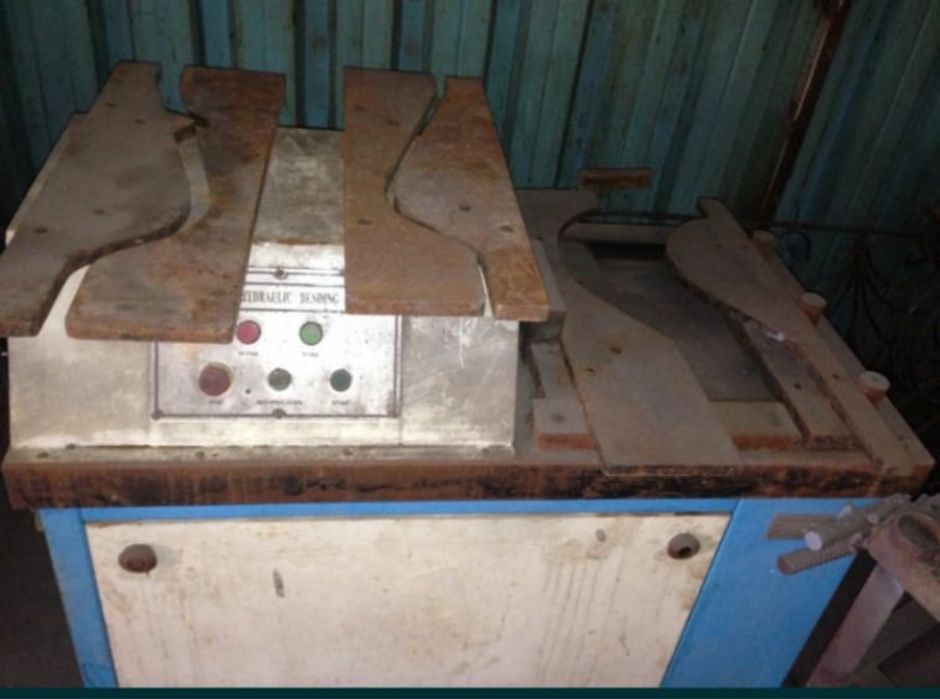 Станок по холодной ковке узоры заменяет молот