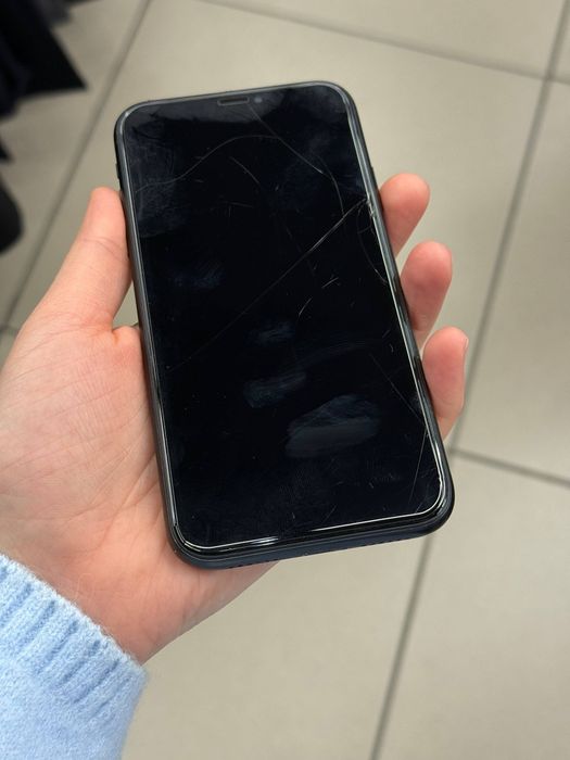 Продам iPhone XR