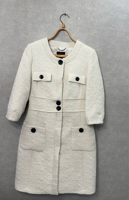 Легкое кремовое пальто-платье