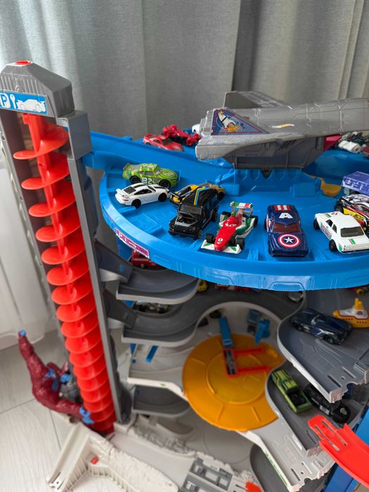 Большой гараж Hot Wheels с автоматическим лифтом + 15 машинок
