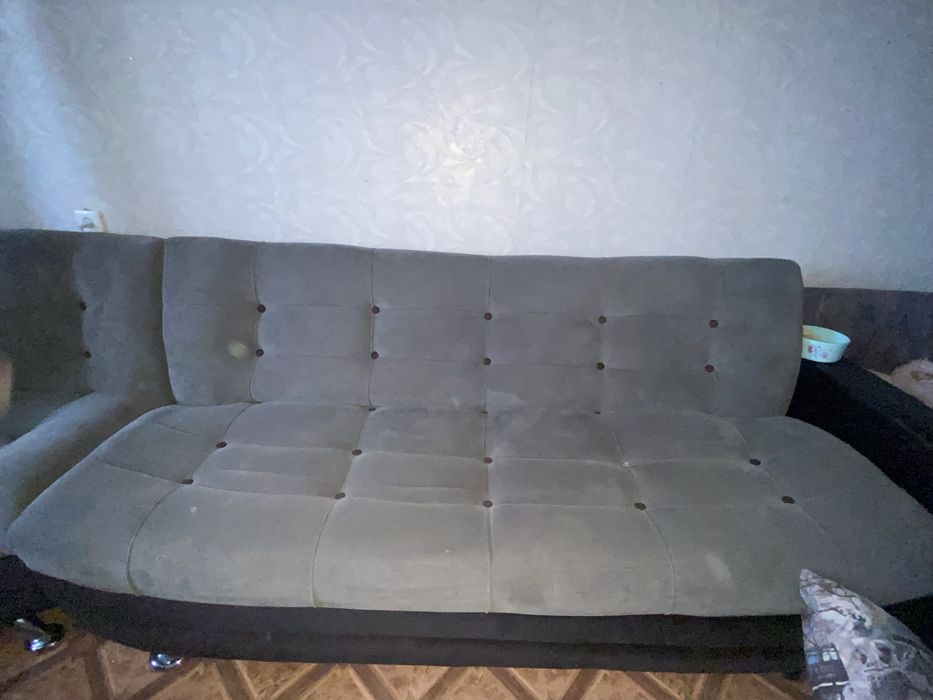 Продается диван и два кресла