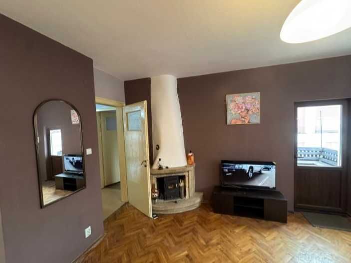 Дава се под наем Тристаен апартамент в София, Изток - 140 кв.м за 750 € - Снимка #1