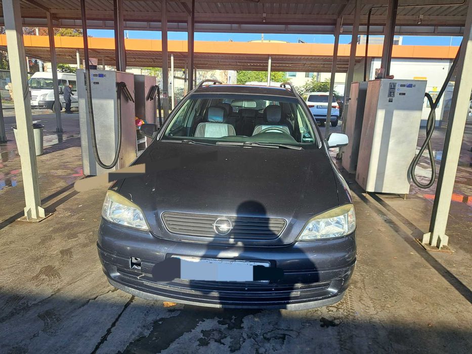 Продавам Опел Астра  комби 1,6