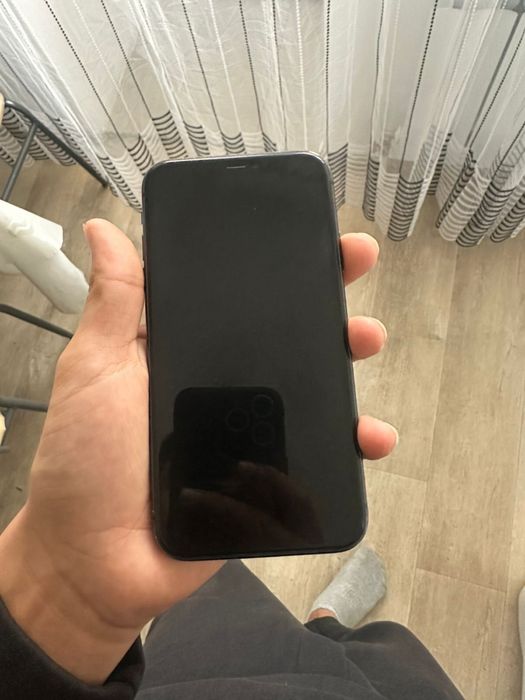 Продам айфон 11 на 128гб