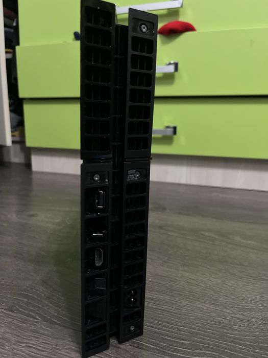 Vand playstation 4 fat functional (mentiuni)