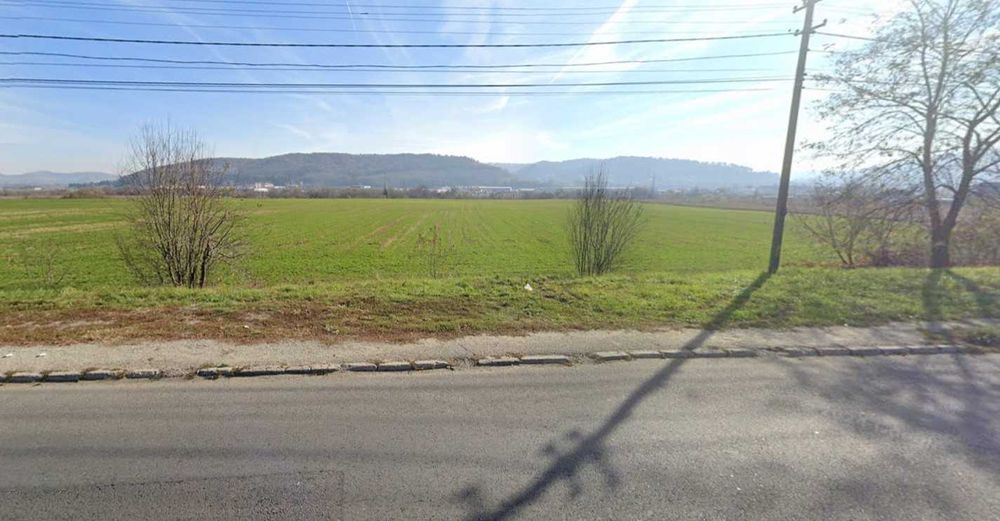 Teren intravilan 10.000 mp de vanzare - Medias