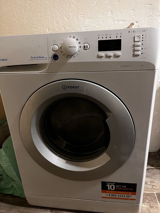 Продам б/у стиральную машину Indesit