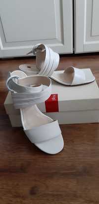 Sandale albe din piele