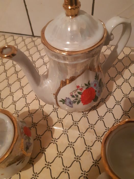 Чайный  сервис.  На 6 персон.  В хорошем состоянии.