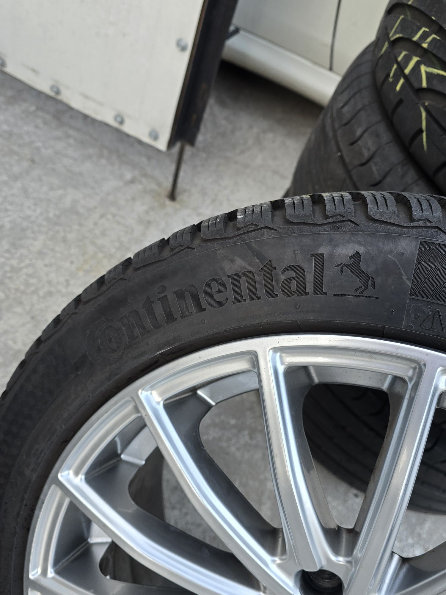 1 Брой 225/45/17 Continental 8,6mm 2021dot