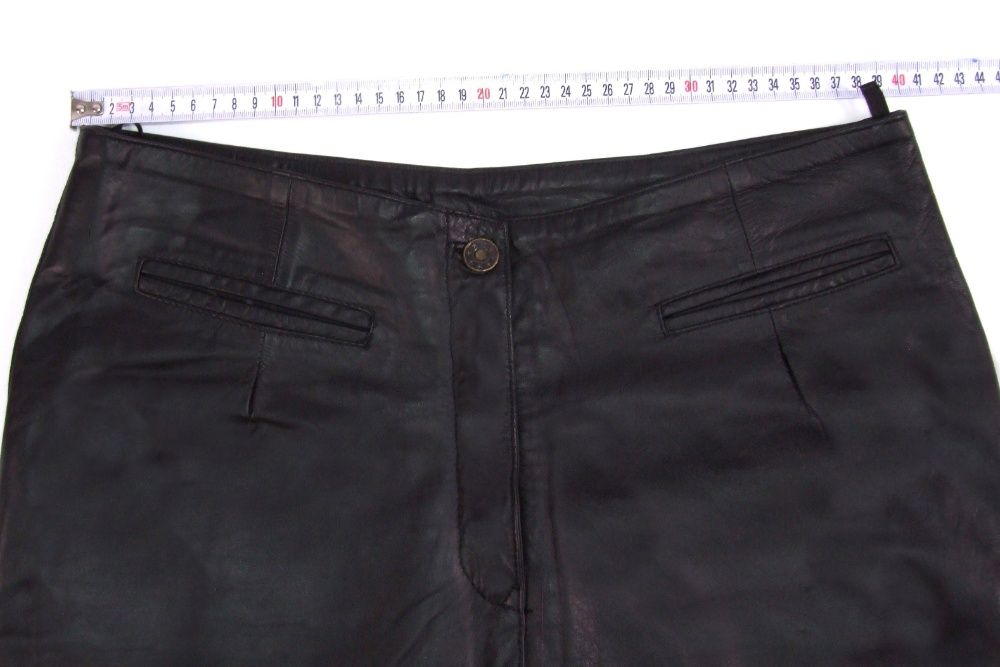 Pantaloni dama, piele naturala, mas. 40, culoarea neagra, England, NOI