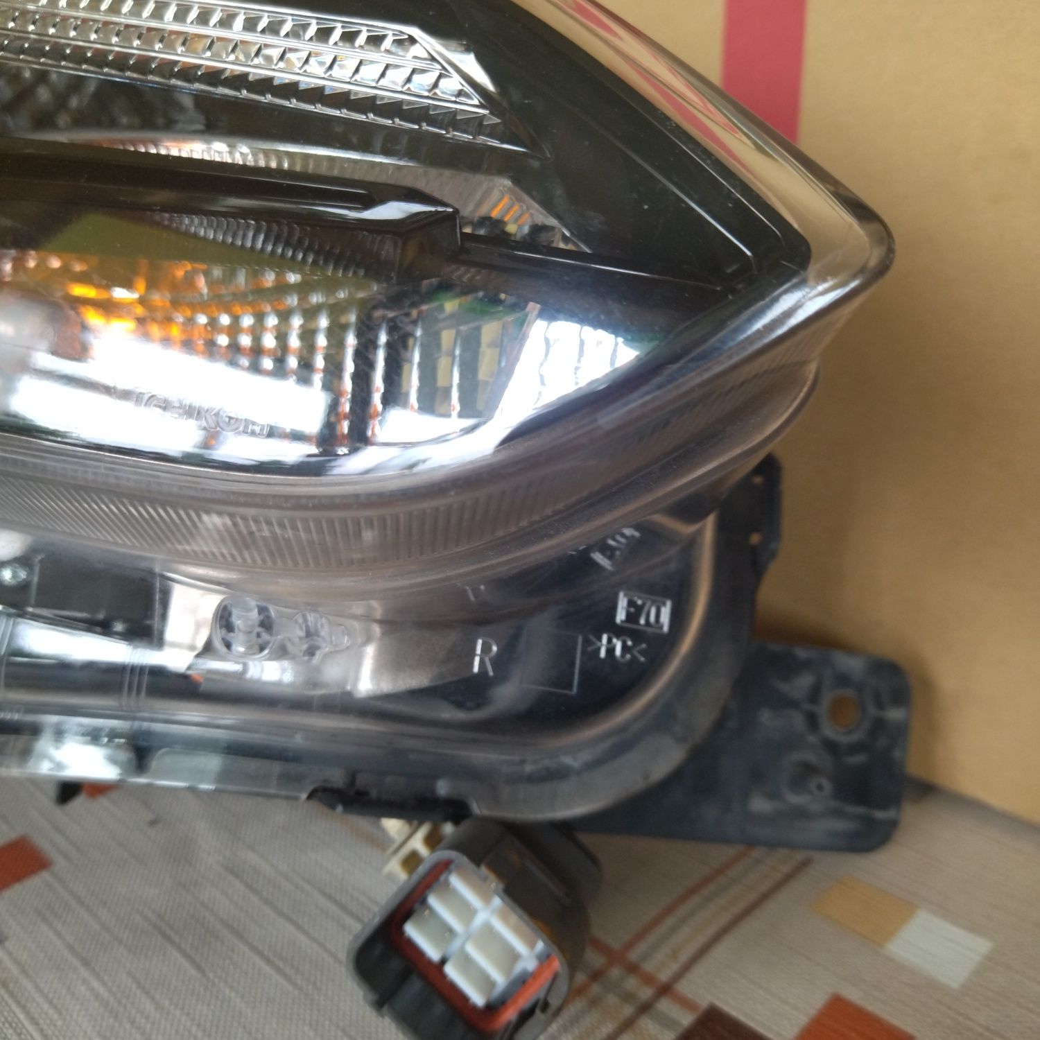 Продавам десен фар за Subaru XV   CrossTrek