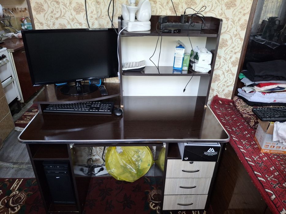 Стол для компютера. Kompyuter uchun stol