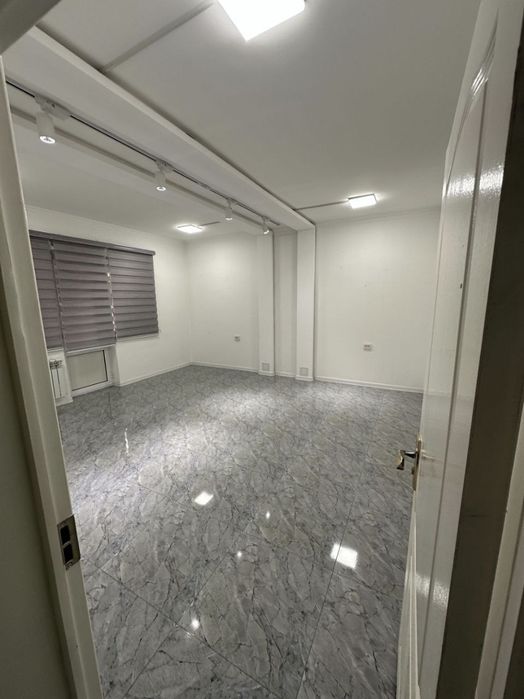 Лабзак 3 комнаты 65м² под офис вдоль дороги