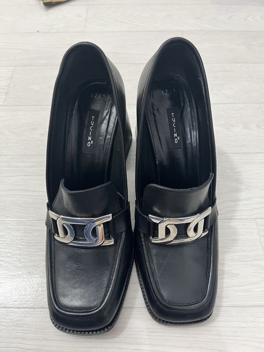 Черные туфли на очень удобном каблуке почтии новые всего 2 раза