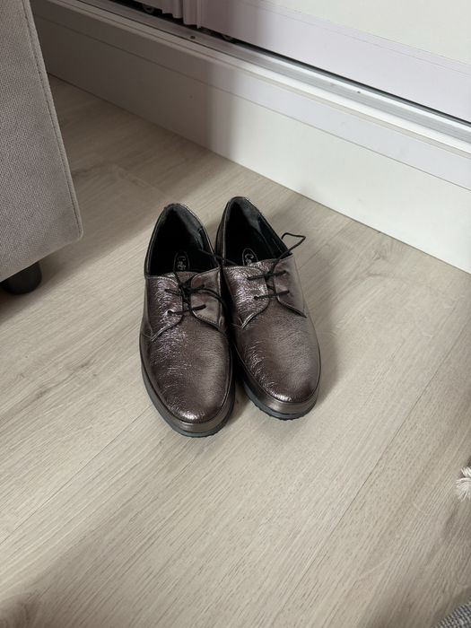 Продам женскую обувь