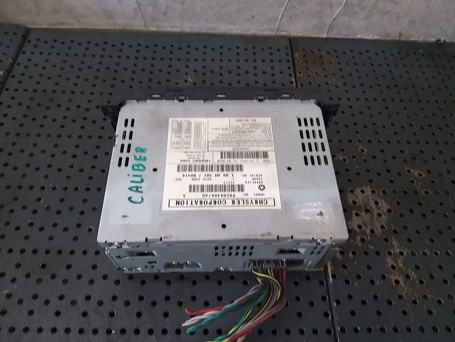 Radio cd player dodge caliber p05064067ag