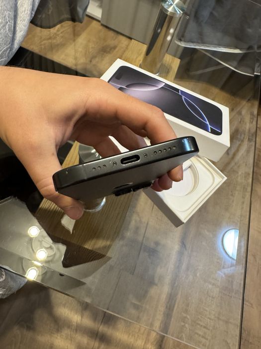 Iphone 16 Pro 256Gb гаранция+зарядно